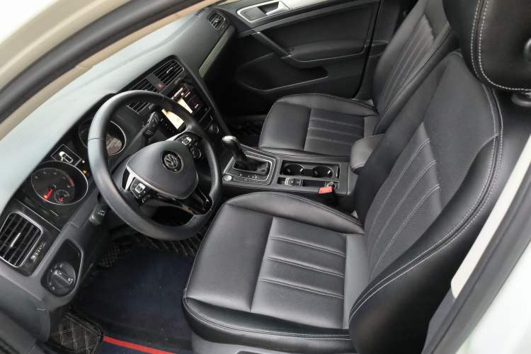 Used Volkswagen Golf 2020 Zhiai Edition 200TSI DSG Comfortable & Ambitious Version