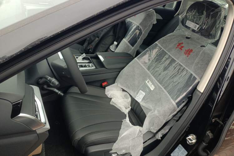 Used Hongqi H5 2025 2.0T Automatic Flag Edition – 500 000 Units Commemorative Version
