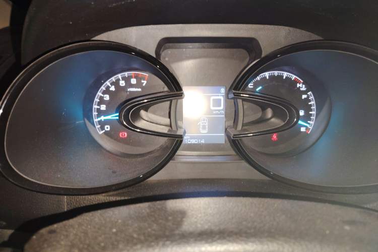 Used Dongfeng Aeolus AX7 2015 2.0L Manual Zhiyi Trim