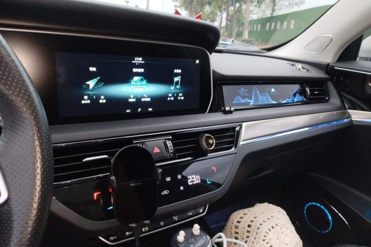 Used Hongqi HS5 2019 2.0T Smart Connect Flagship All-Wheel-Drive Version Audio And AC Panel