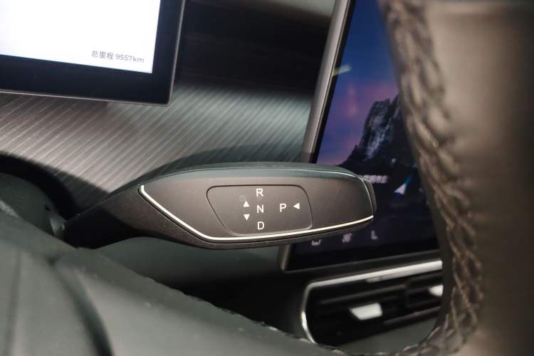 Used Chery Fengyun T9 2024 120 Long-Range Flagship Version 7 Seats Ternary Lithium Gear Lever