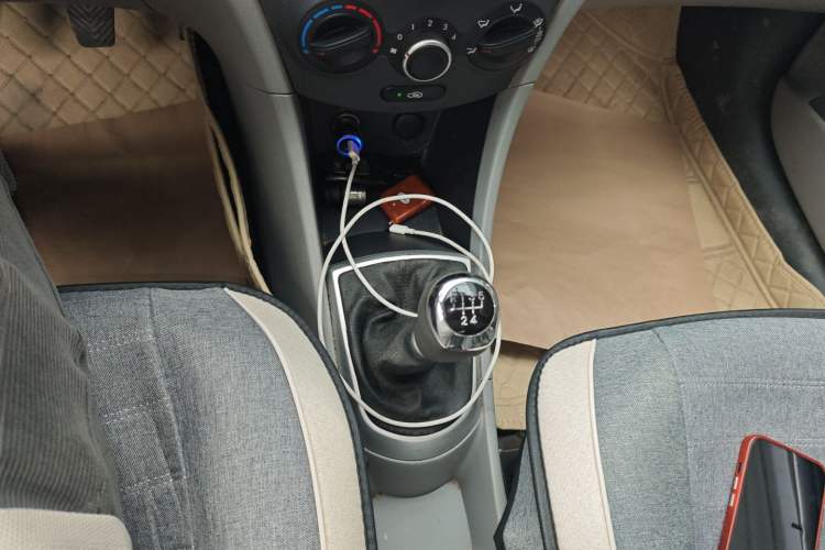 Used Hyundai Verna (older generation) 2010 Sedan 1.4L Manual Comfort GS Gear Lever