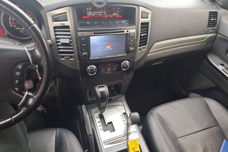 Used Mitsubishi Pajero 2016 3.0L Automatic Luxury Version China V Standard
