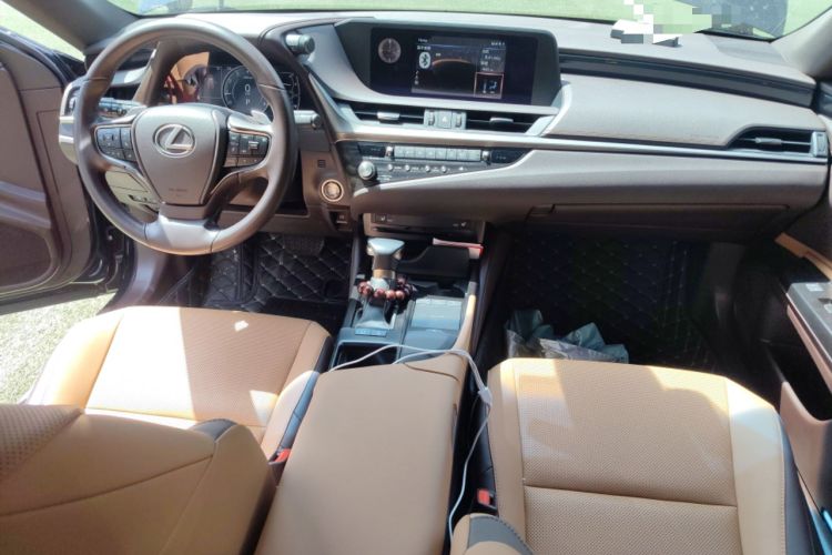 Used Lexus ES 2020 200 Excellence Edition Center Console