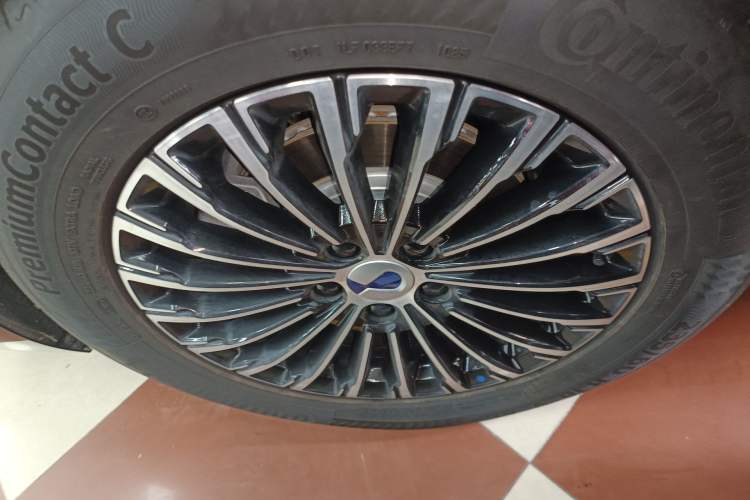 Used Denza D9 2025 DM-i Smart Drive 1020 Four-Wheel Drive Premium Model