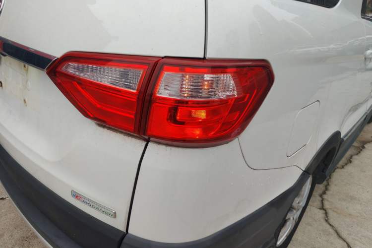 Used Dongfeng Fengon 370 2016 1.5L Manual Luxury Version SFG15-05 7 Seats Right Rear Taillight