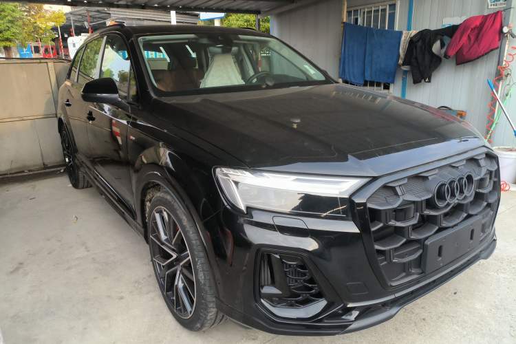Used Audi Q7 2025 55 TFSI quattro S line Black Warrior Edition
