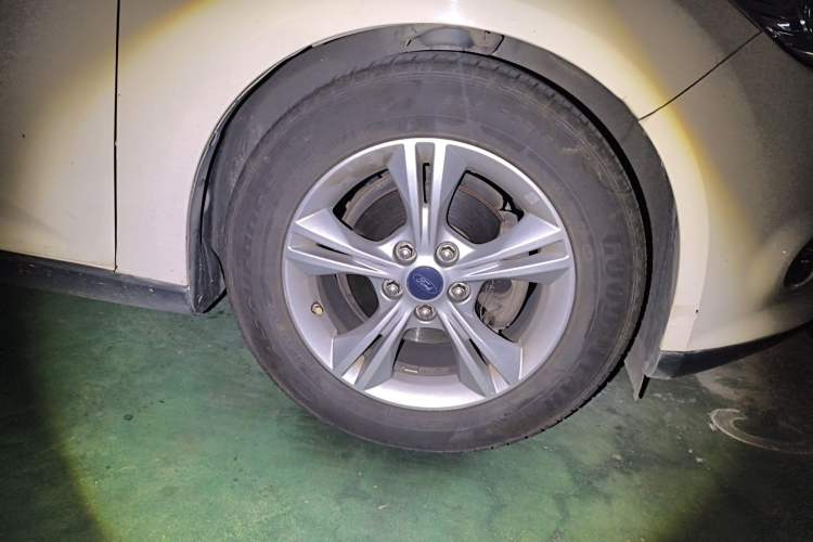 Used Ford Focus 2012 Sedan 1.6L Automatic Fashion Edition