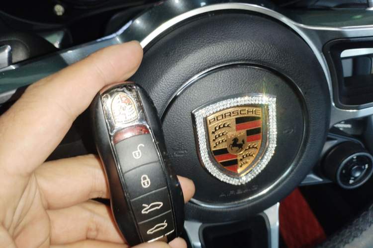 Used Porsche 718 2018 Cayman 2.0T
