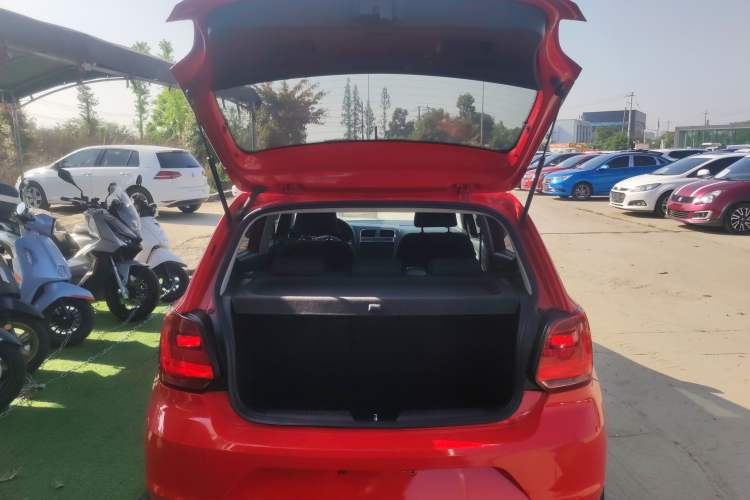 Used Volkswagen Polo 2016 1.6L Automatic Comfort Model
