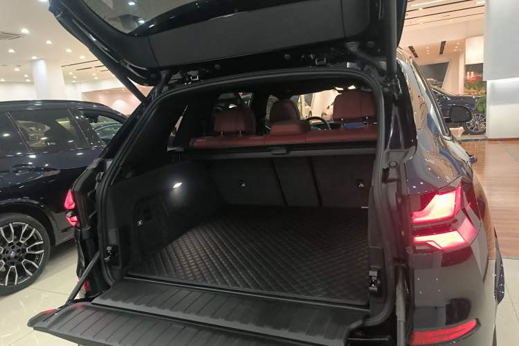 Used BMW X5 2023 xDrive 40Li M Sport Night Edition Package
