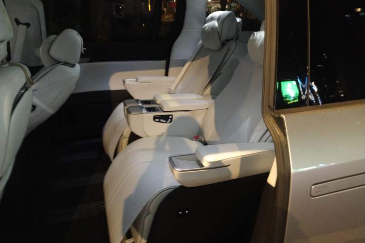 Used XPeng X9 2024 702 Ultra-Long Range Max
