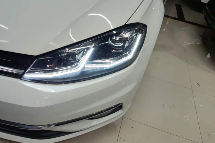 Used Volkswagen Golf 2018 230TSI Automatic Luxury Version
