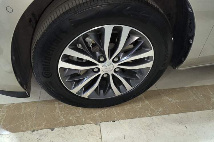 Used Buick GL8 2022 ES Landtrek 653T Luxury Edition Left Front Wheel Hub