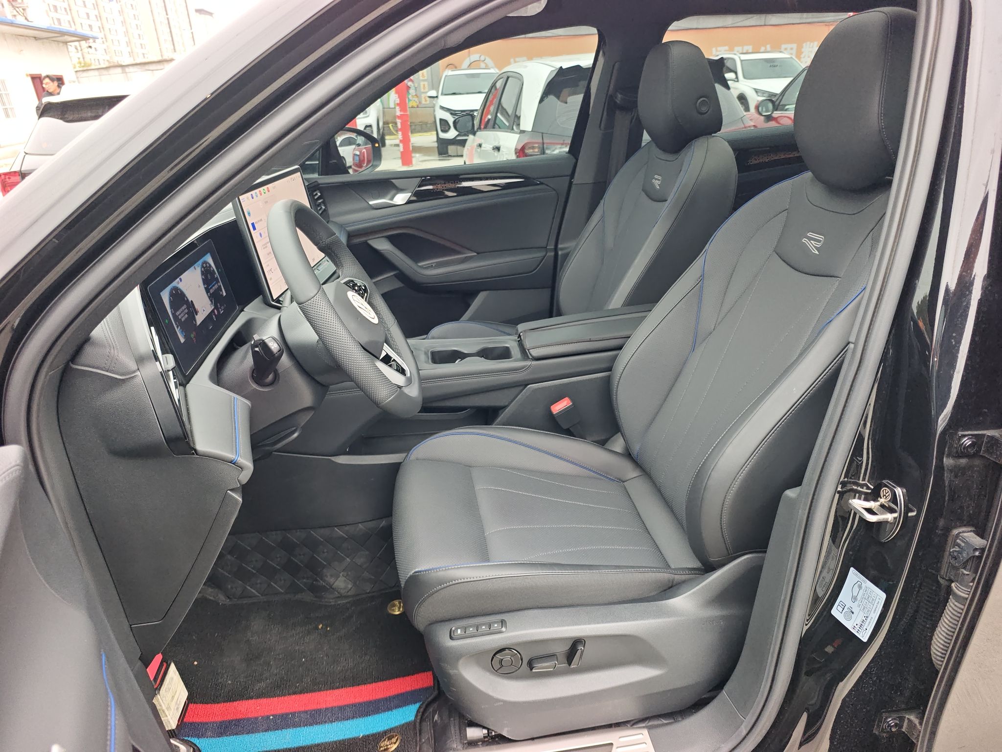 Переднее сиденье в автомобиле