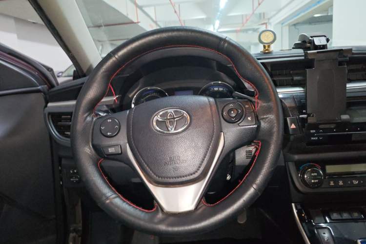 Used Toyota Levin 2016 Dual-Engine 1.8H GS E-CVT Elite Model with Sunroof Steering Wheel