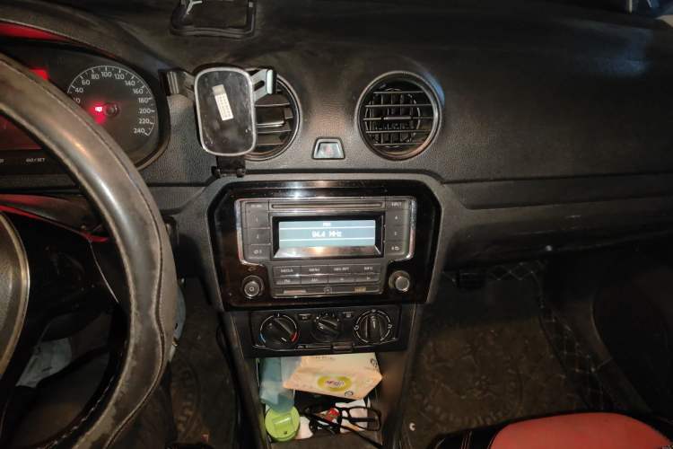 Used Volkswagen Jetta 2015 Zhuihui Edition 1.4L Manual Fashion Model Audio And AC Panel