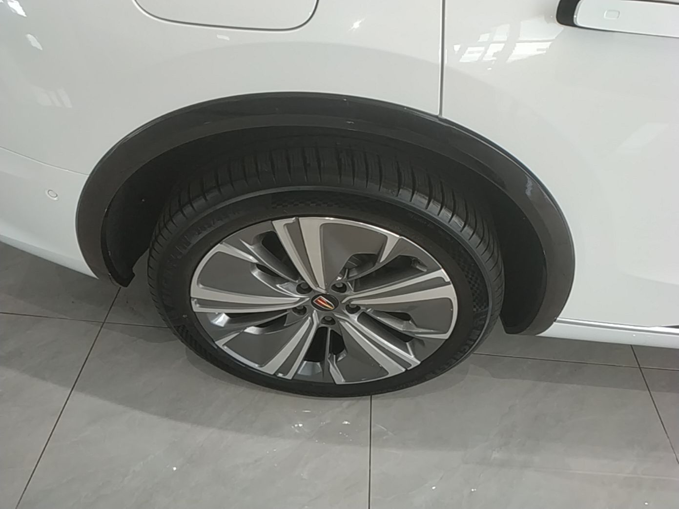 Hongqi E-HS9 2022 660 km Range Flagway Edition Six Seats — снимка 11