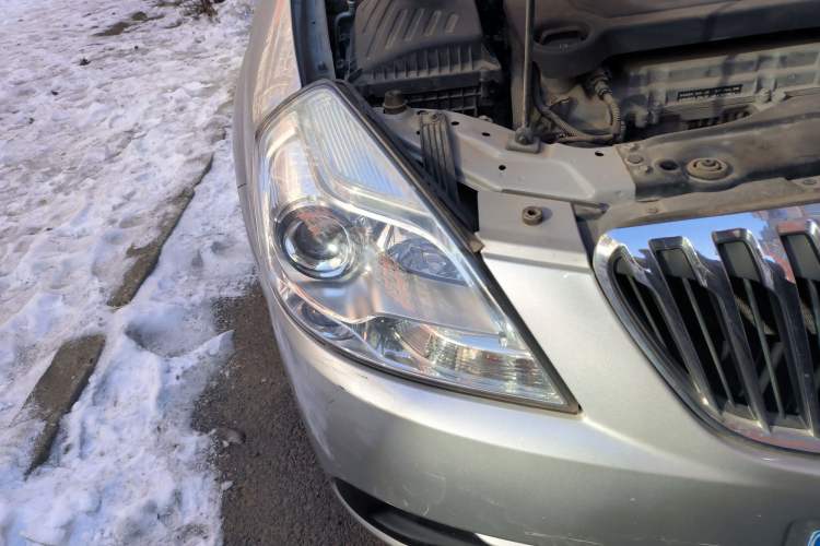 Used Buick Excelle 2015 1.5L Automatic Classic Model Right Front Headlight