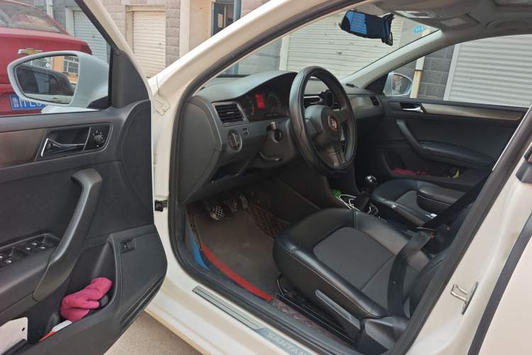 Used Volkswagen Santana 2015 1.4L Manual Comfort Edition Driver Seat