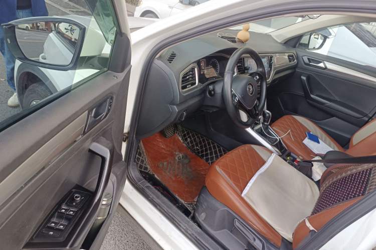 Used Volkswagen T-ROC 2018 230TSI DSG Two-Wheel Drive Advanced Version China V Standard
