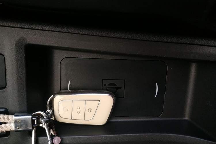 Used Chery New Energy Little Ant 2022 Revised Version Sweet Pink Edition Half-Sugar Version Lithium Iron Phosphate 30.7 kWh 30 kW 301 km