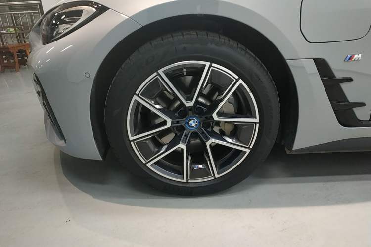 Used BMW i4 2023 eDrive35
