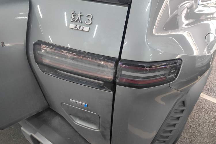 Used Formula Leopard Titanium 3 2025 501KM All-Wheel Drive Intelligent Driving Ultra Version