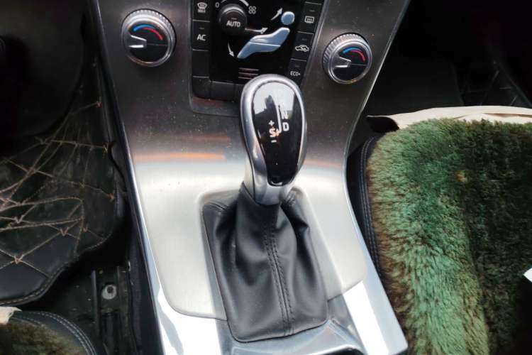 Used Volvo S60 2016 S60L T3 Smart Drive Edition Gear Lever