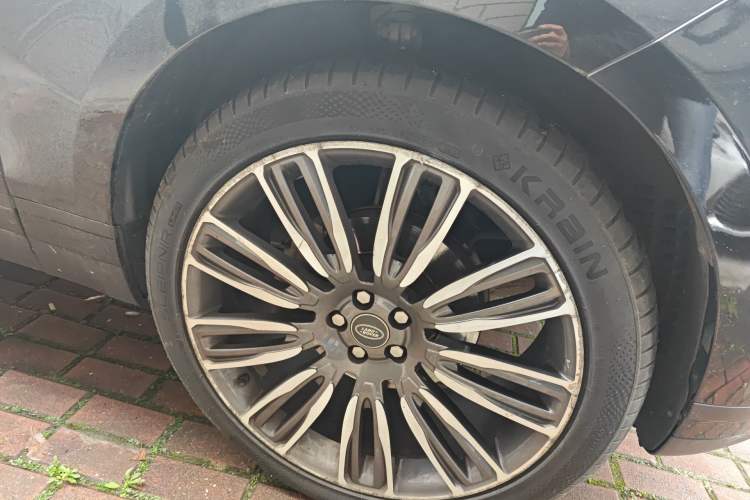 Used Land Rover Range Velar 2019 250 PS Right Front Wheel Hub