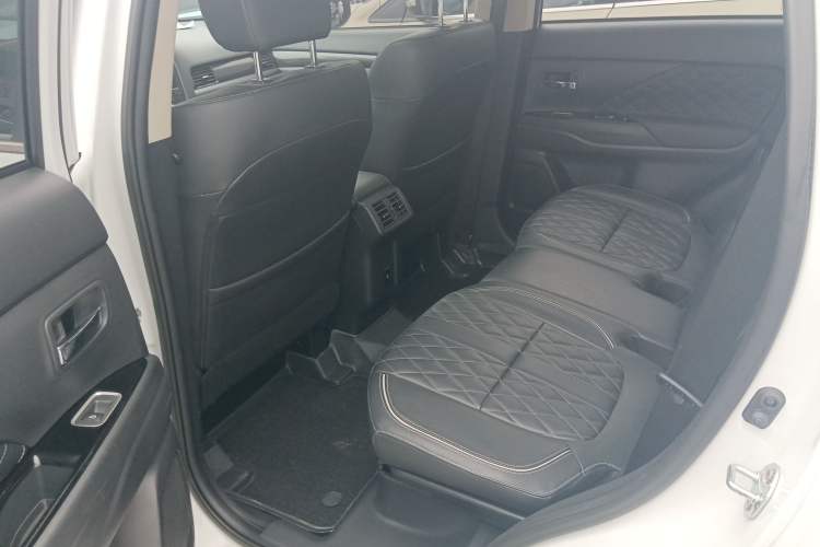 Used Mitsubishi Outlander 2020 2.4L 4x4 Zhi Xiang Edition 5 Seats Left Rear Seat