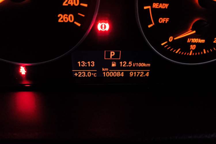 Used BMW 3 Series 2017 320Li Fashion Model Odometer Close Up