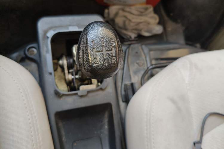 Used Dongfeng Xiaokang V29 2012 1.2L Standard Version Gear Lever