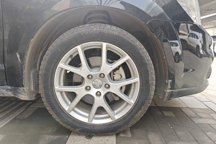 Used Dodge Journey 2013 2.4L Two-Wheel Drive Luxury Version Right Front Wheel Hub