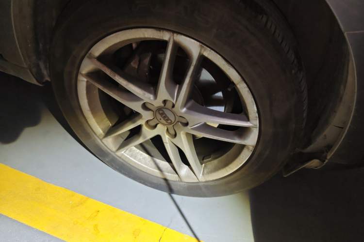 Used Audi Q5 2018 Collector's Edition 40 TFSI Technology Model Right Front Wheel Hub