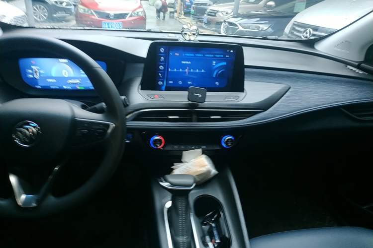 Used Buick Velite 6 2023 Revised Version 430 km Range – Commuter Edition Audio And AC Panel