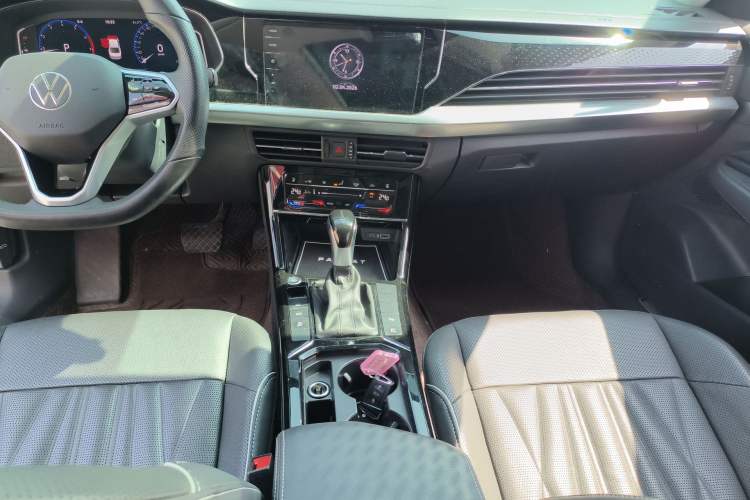 Used Volkswagen Passat 2023 Restyled 330TSI Starry Luxury Edition Gear Lever