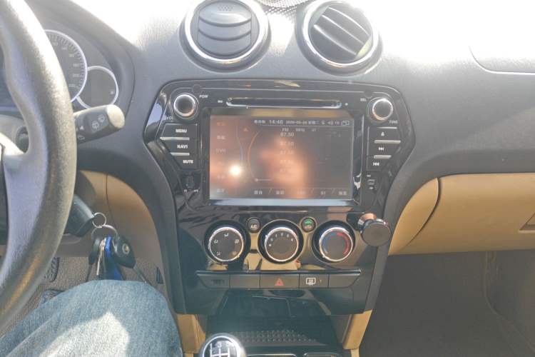 Used JMC Yusheng S350 2013 2.4T Two-Wheel-Drive Special Edition Audio And AC Panel