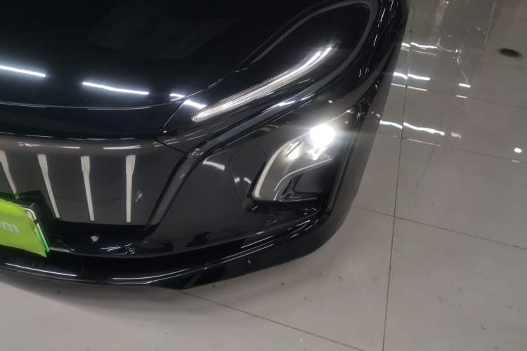 Used Hongqi E-QM5 2022 431 km Charge & Enjoy Edition
