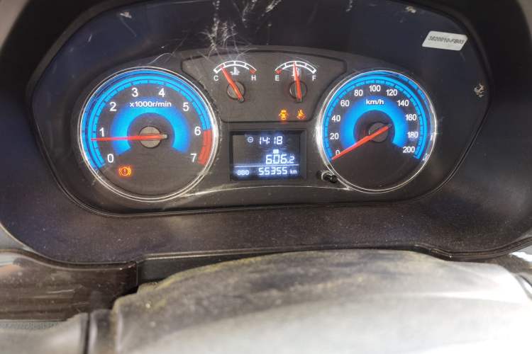 Used Dongfeng Fengon 360 2015 1.5L Manual Luxury 7-Seater China IV Standard Odometer Close Up