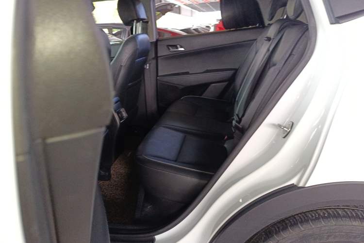 Used Hyundai ix25 2015 1.6L Automatic Two-Wheel-Drive Deluxe DLX Model