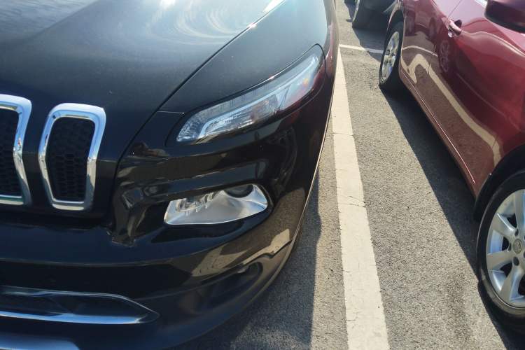 Used Jeep Cherokee 2017 2.0L Superior Edition Left Front Headlight