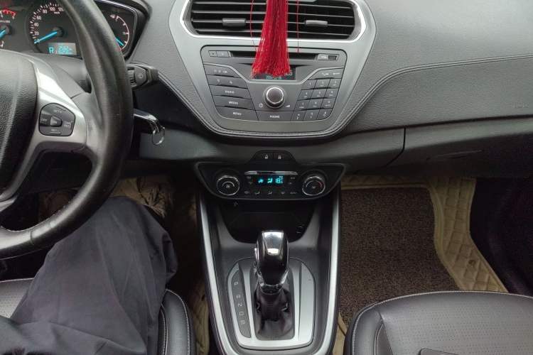 Used Ford Escort 2015 1.5L Automatic Fashion Model Audio And AC Panel
