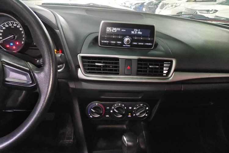 Used Mazda Mazda 3 Axela 2019 Cloud-Controlled Version Sedan 1.5L Automatic Comfort Trim China VI Standard