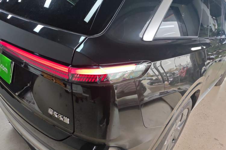 Used ONVO Luxeed L90 2025 Model—Max Six-Seater Version
