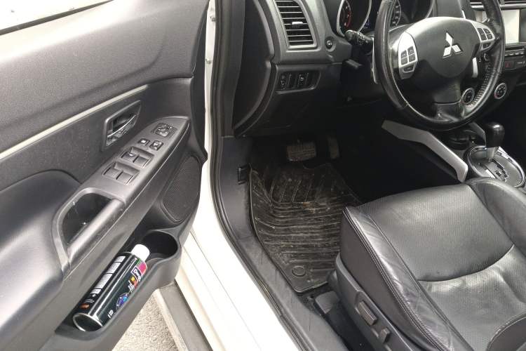 Used Mitsubishi ASX 2011 2.0 L Two-Wheel Drive XuanYi Version Driver Seat