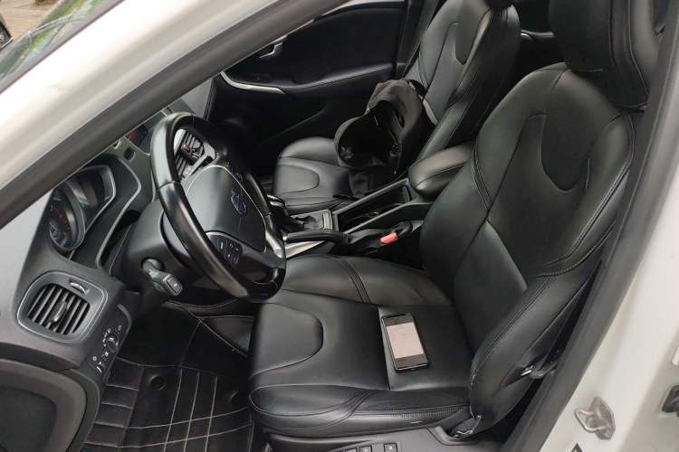 Used Volvo V40 2015 1.6T Zhiya Edition