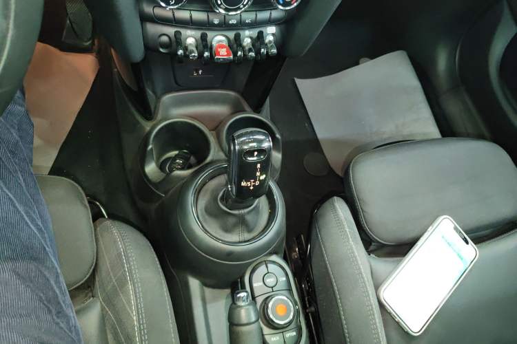 Used MINI 2018 1.5T COOPER Classic Edition Five-Door Version
