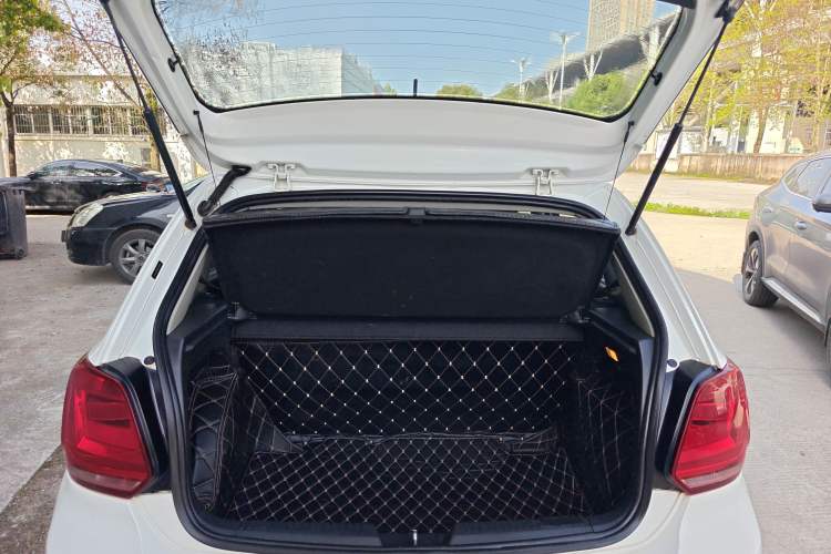 Used Volkswagen Polo 2016 1.4L Manual Fashion Model
