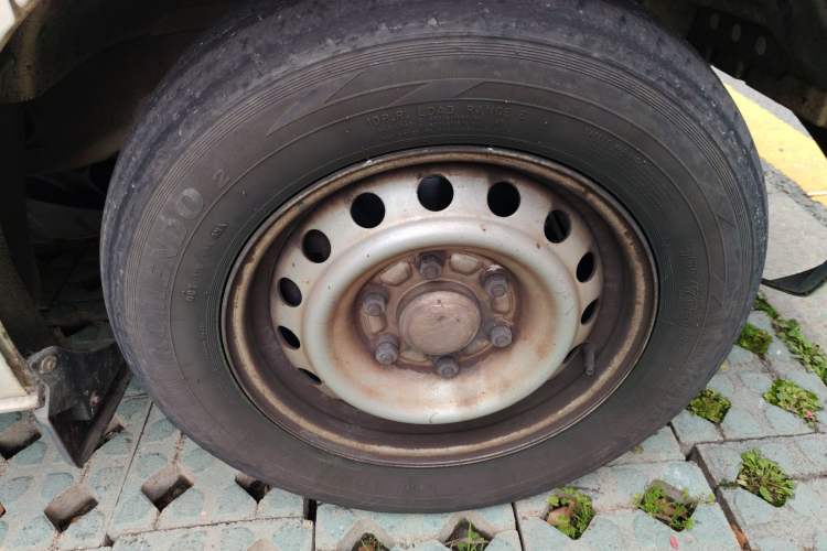 Used Wuling Zhengcheng 2015 1.5L Comfort L3C Right Front Wheel Hub